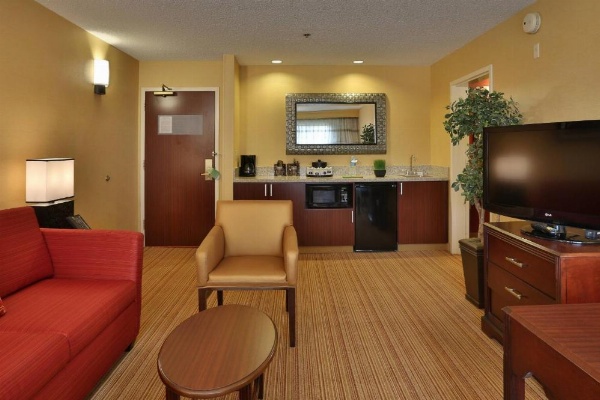 Courtyard by Marriott Junction City image 12